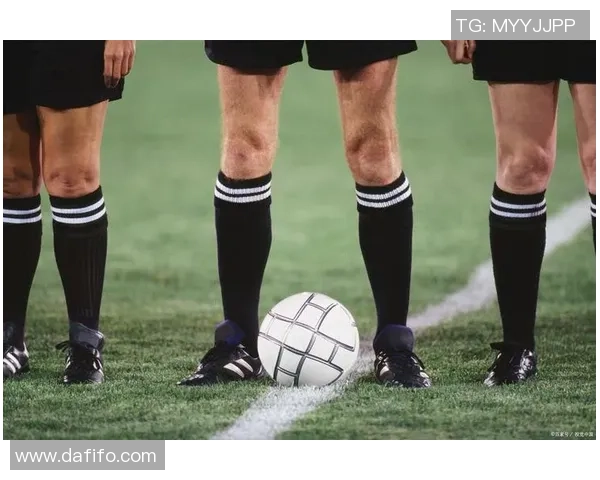 足球明星佩戴护膝的高清照片展示运动员的专业与风采 足球明星佩戴护膝的高清照片展示运动员的专业与风采