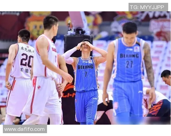 广州篮球队与深圳篮球队赛后复盘分析两队状态与表现对比