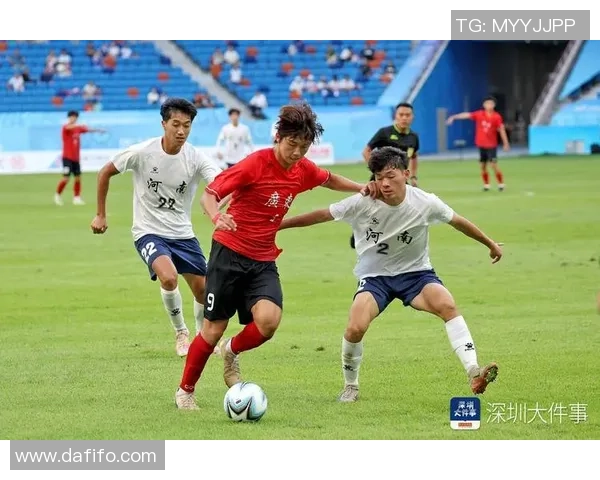 广州足球队控制打法的深度解析与战术应用探讨 广州足球队控制打法的深度解析与战术应用探讨