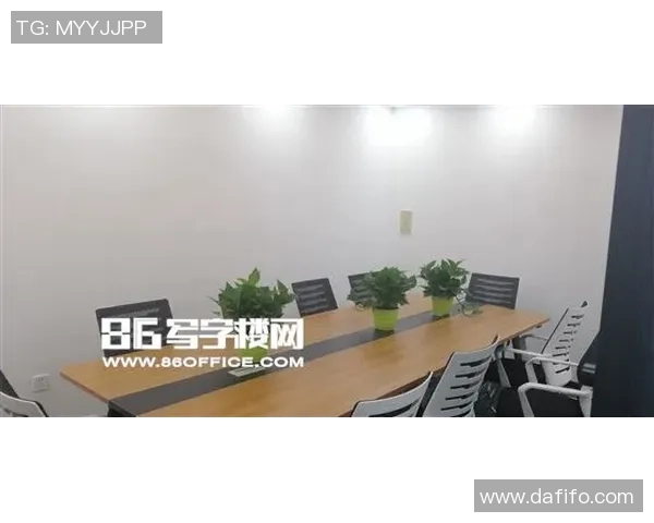 重庆足球队在冠军赛积分榜上以71分稳居第一名,争夺冠军形势大好 重庆足球队在冠军赛积分榜上以71分稳居第一名,争夺冠军形势大好