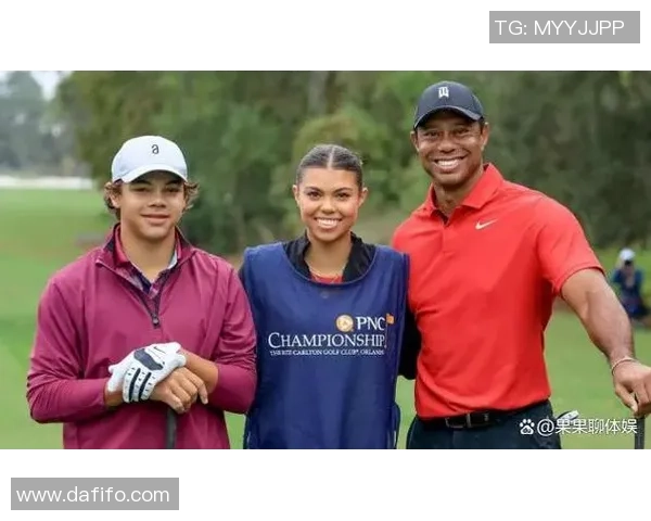 国际足球明星与女友的甜蜜生活揭秘与情感故事分享